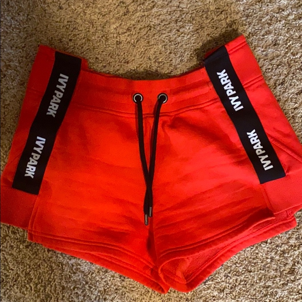 IVY PARK SWEAT SHORTS